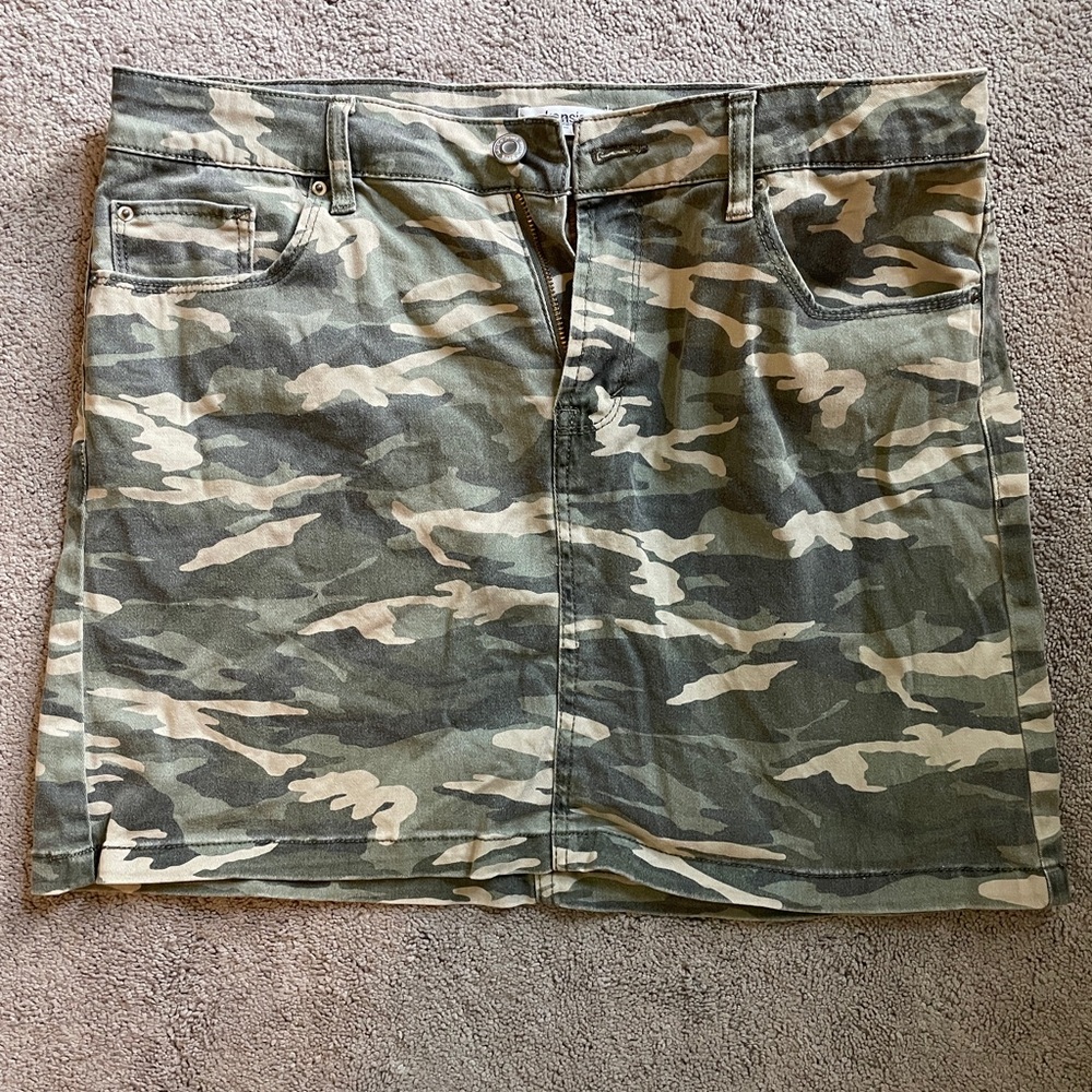 Kensie Green Camo Mini Skirt